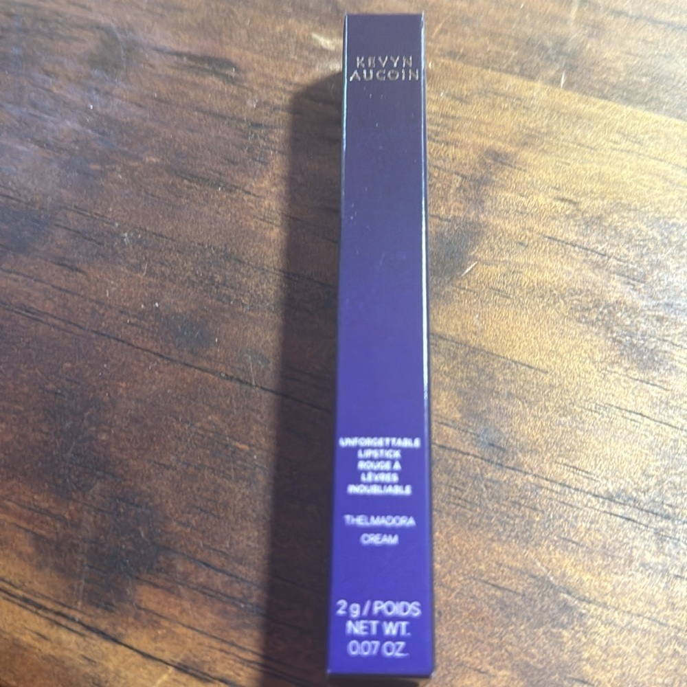 Kevyn Aucoin unforgettable lipstick - rouge